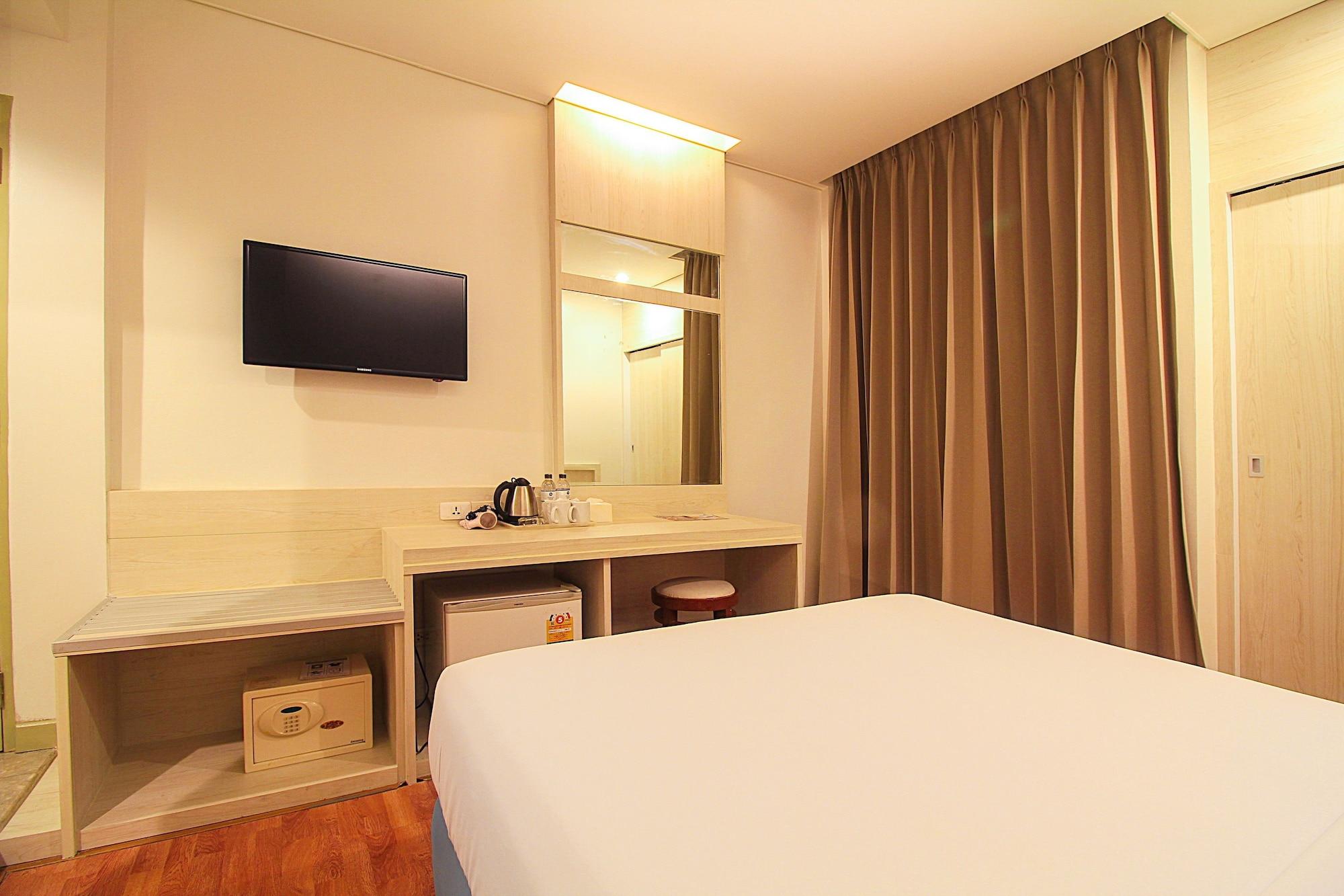 Ten Stars Hotel Банкок Екстериор снимка