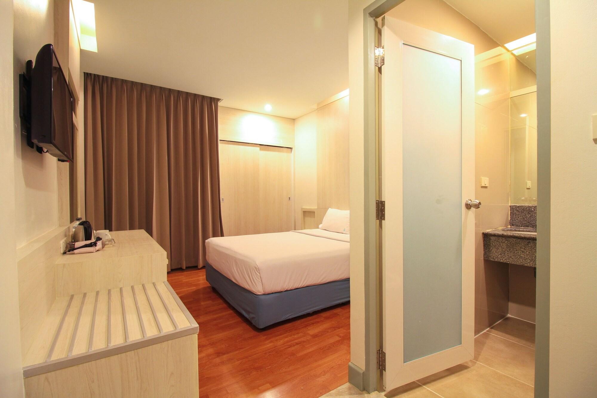 Ten Stars Hotel Банкок Екстериор снимка
