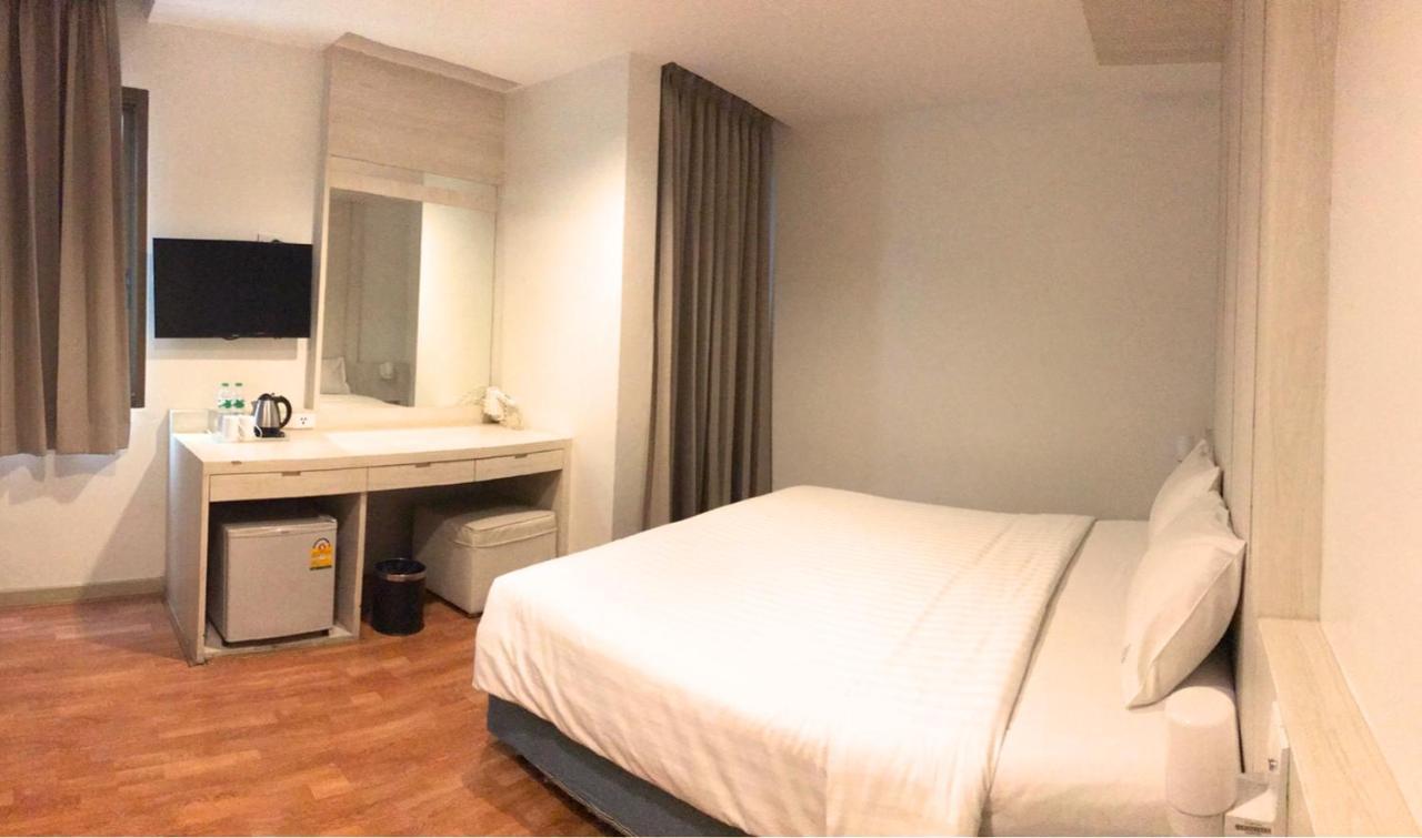 Ten Stars Hotel Банкок Екстериор снимка