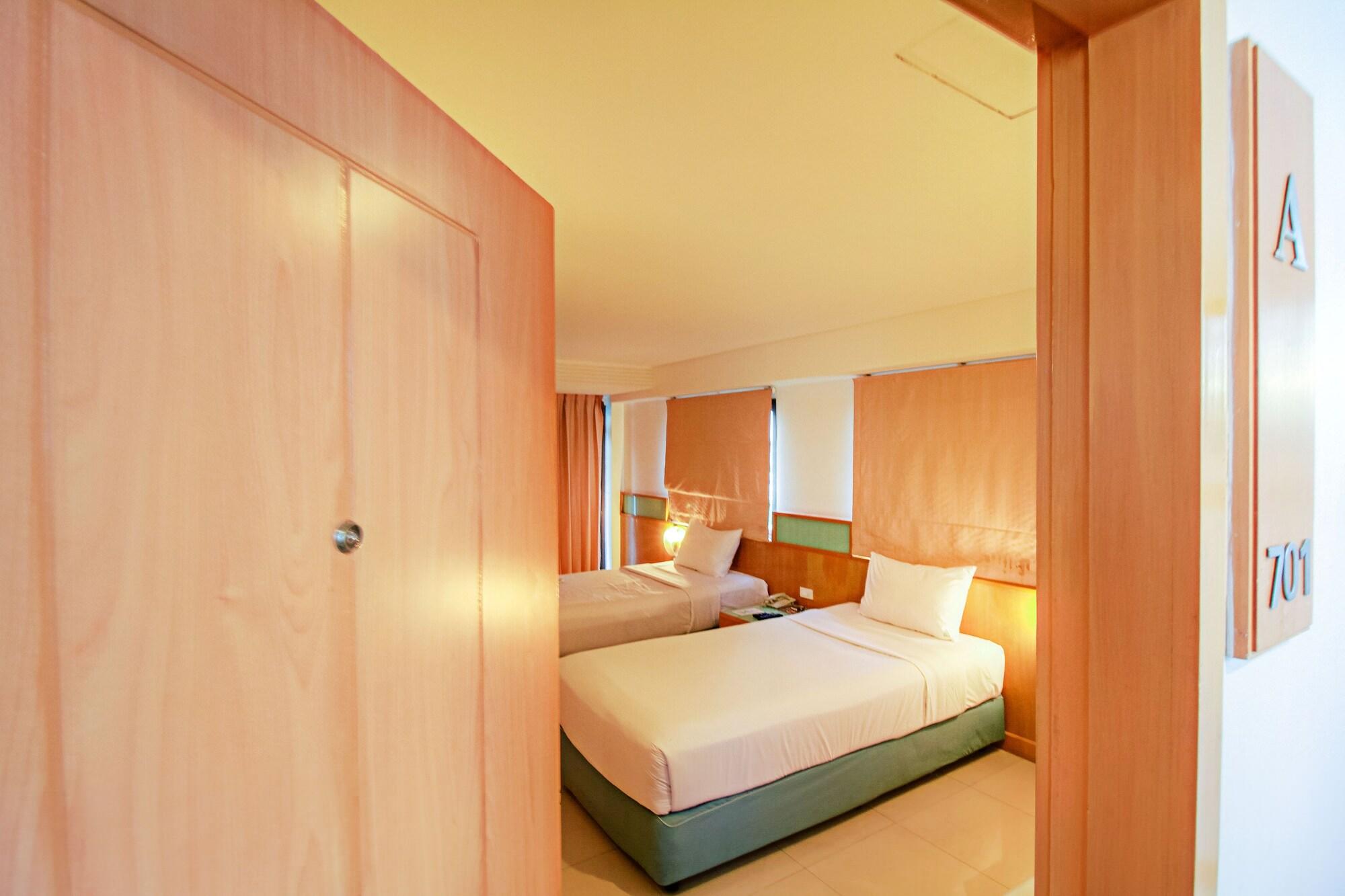 Ten Stars Hotel Банкок Екстериор снимка