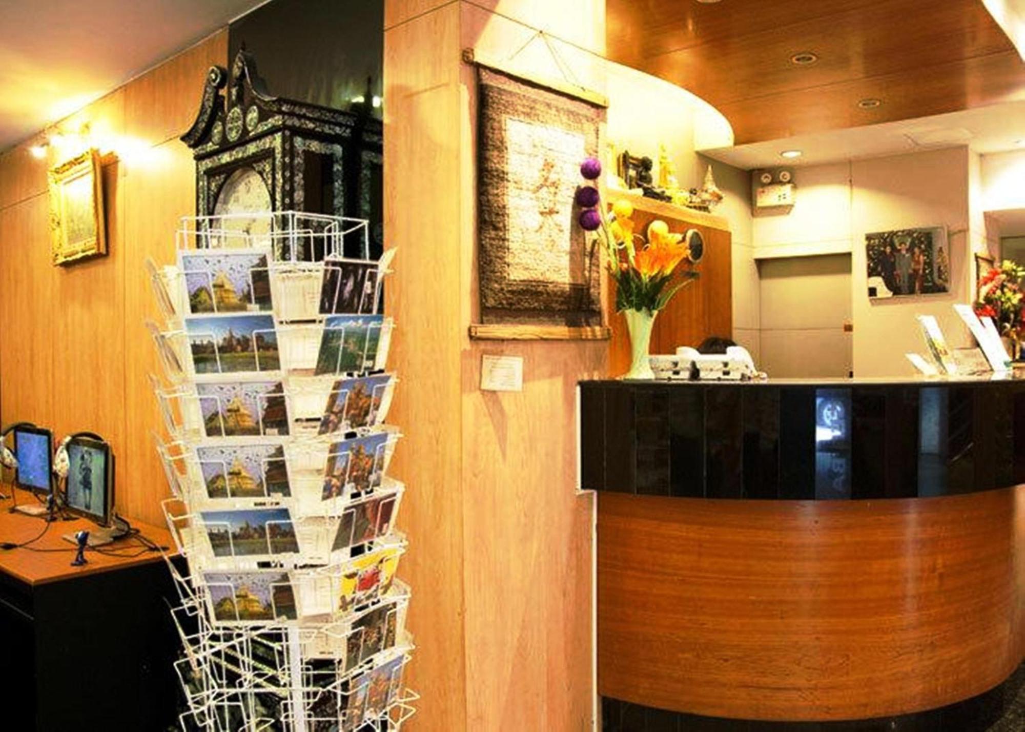 Ten Stars Hotel Банкок Екстериор снимка