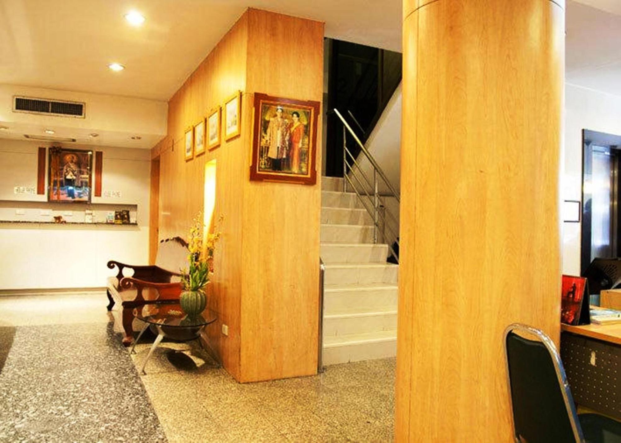 Ten Stars Hotel Банкок Екстериор снимка