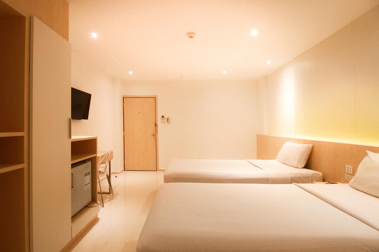 Ten Stars Hotel Банкок Екстериор снимка