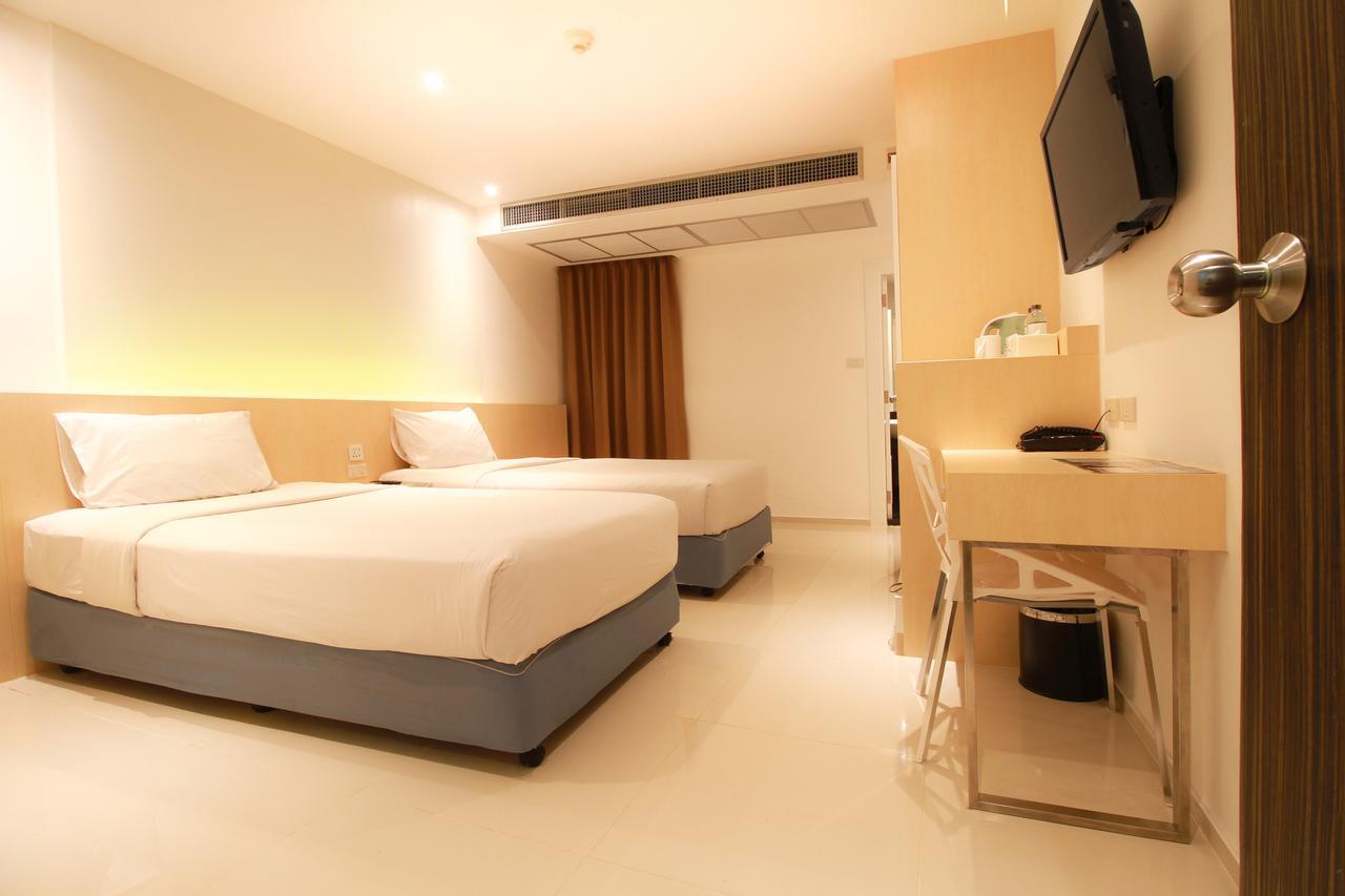 Ten Stars Hotel Банкок Екстериор снимка