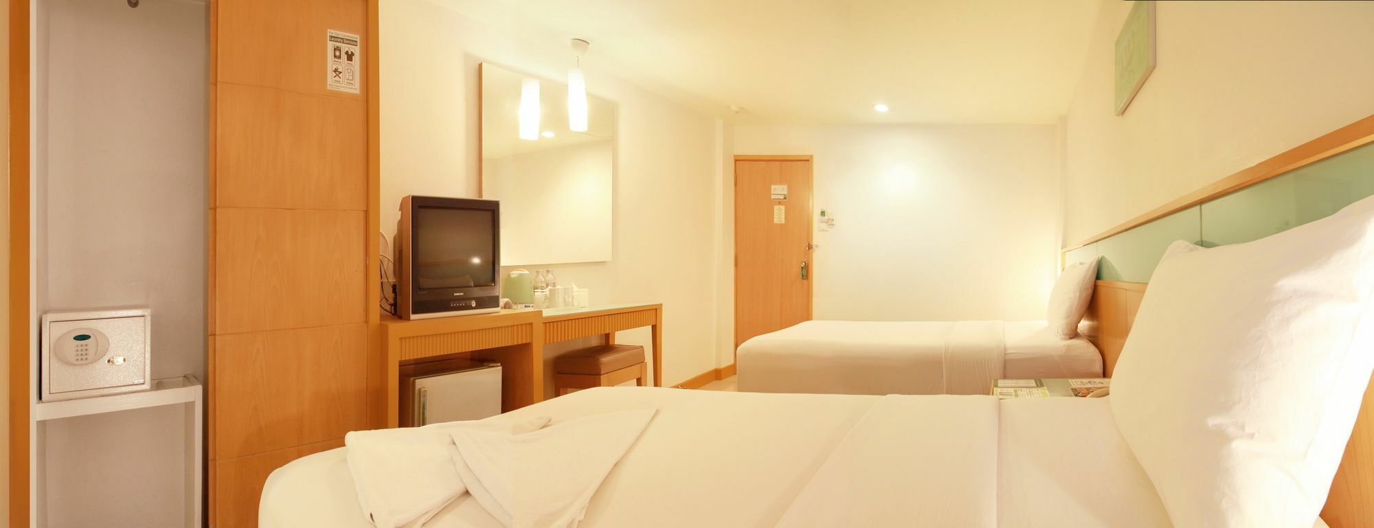 Ten Stars Hotel Банкок Екстериор снимка