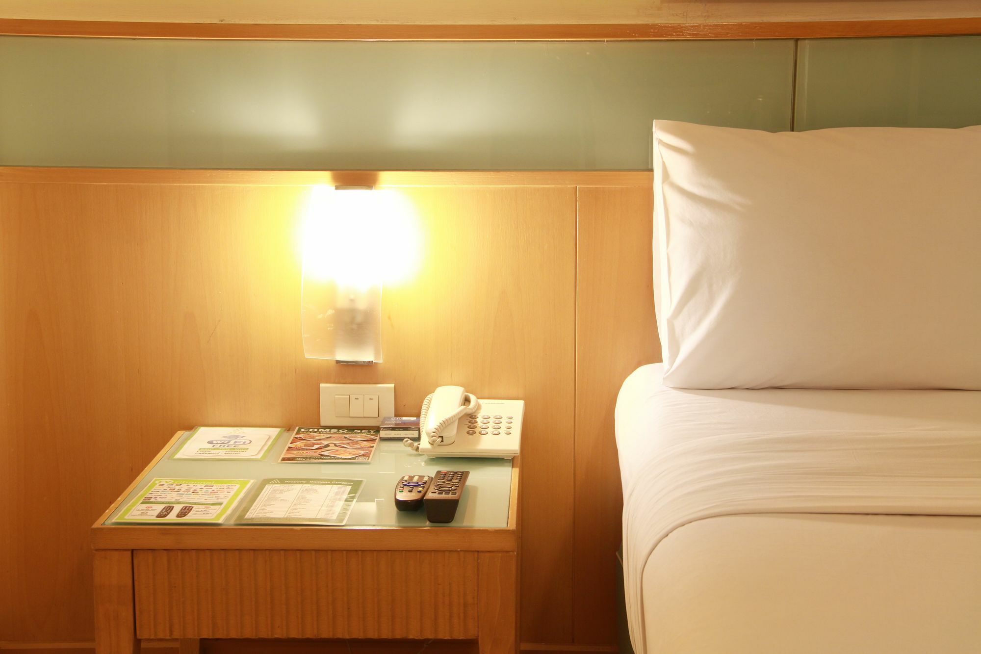 Ten Stars Hotel Банкок Екстериор снимка