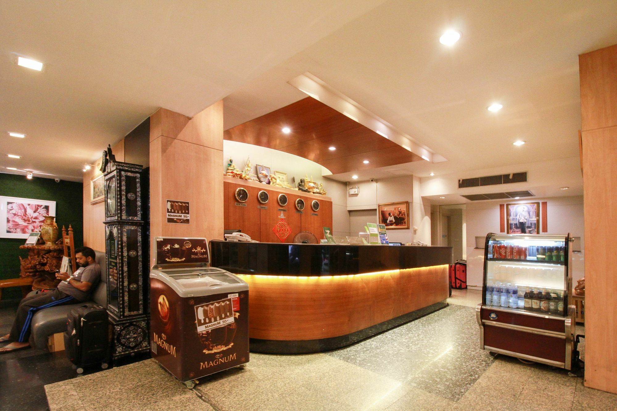 Ten Stars Hotel Банкок Екстериор снимка